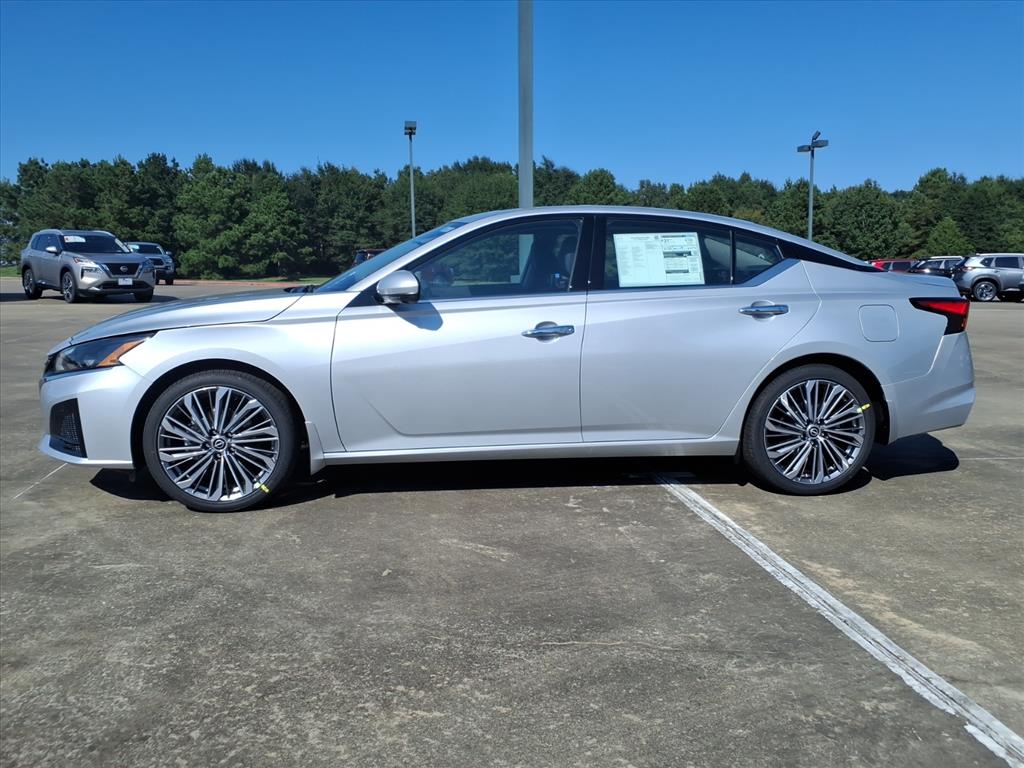 2025 Nissan Altima SL photo 2