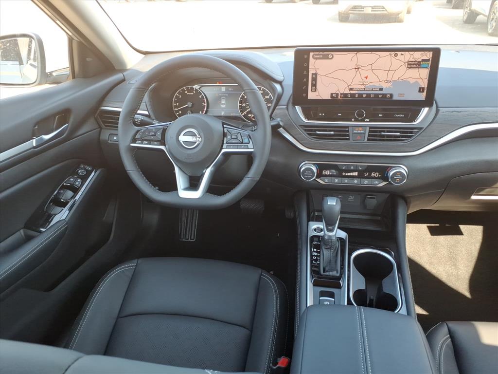 2025 Nissan Altima SL photo 4