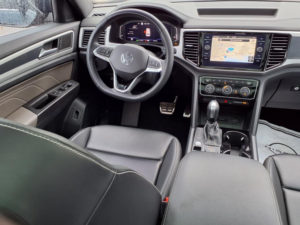 2022 Volkswagen Atlas Cross Sport V6 SEL R-Line photo 4