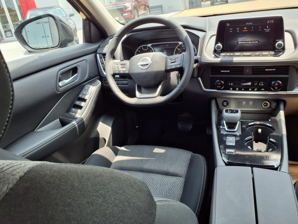 2026 Nissan Rogue SV photo 3