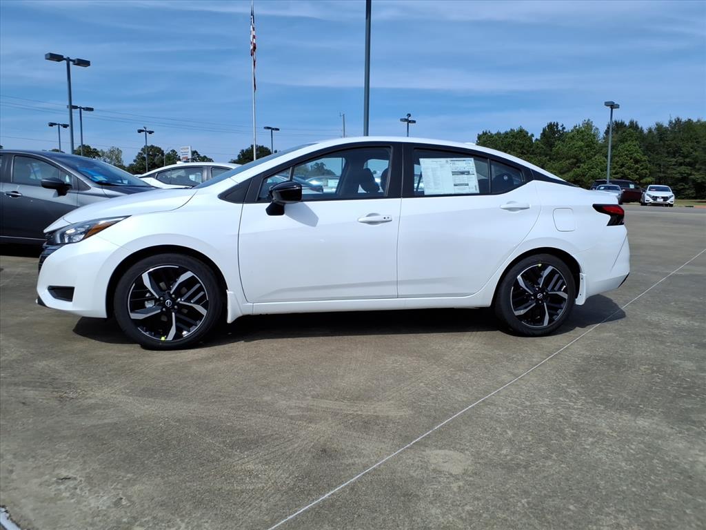 2025 Nissan Versa 1.6 SR photo 2