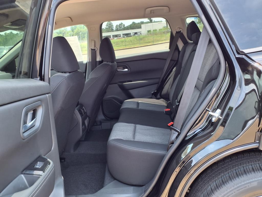 2026 Nissan Rogue SV - Photo 16