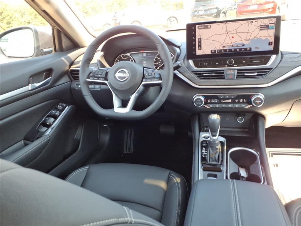 2025 Nissan Altima SL photo 3