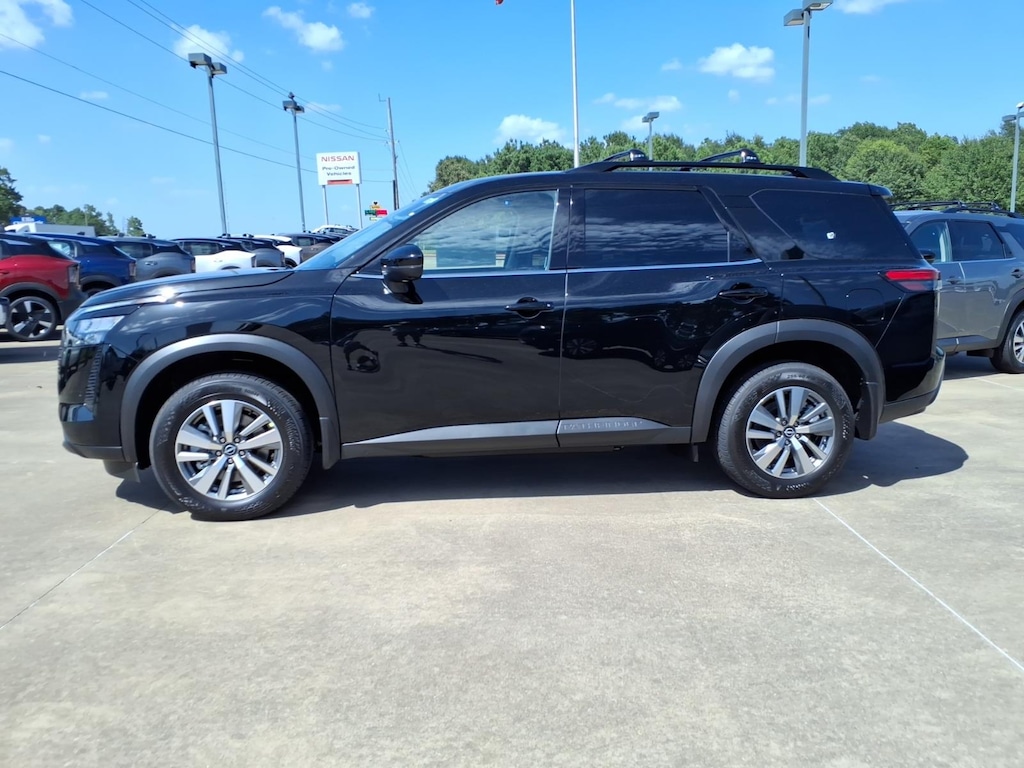 New 2026 Nissan Pathfinder SL SUV