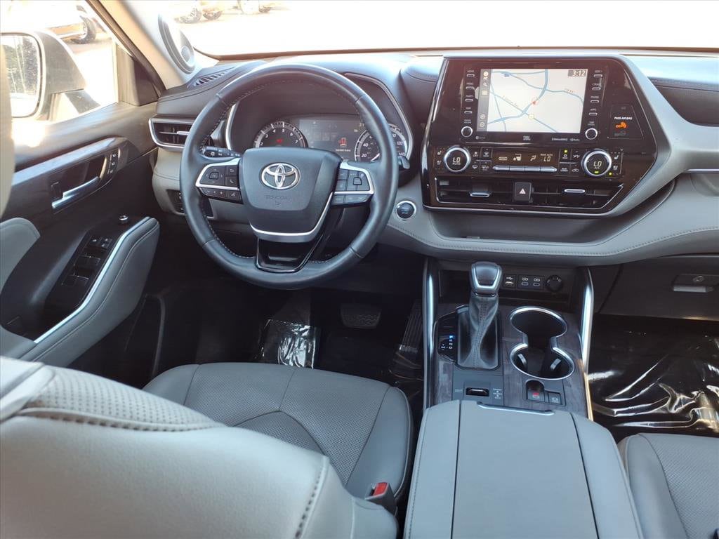Certified 2022 Toyota Highlander LIMITED SUV