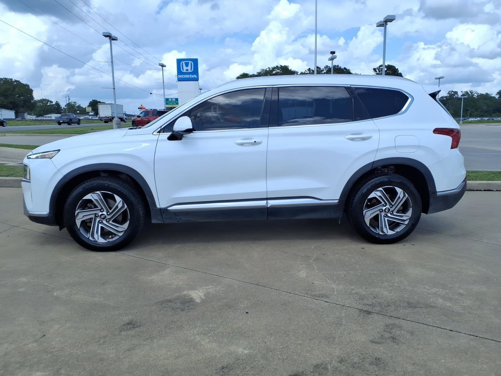 Used 2022 Hyundai Santa Fe SEL with VIN 5NMS24AJXNH377265 for sale in Lufkin, TX