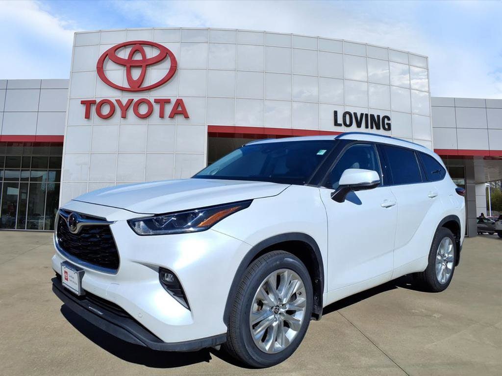 2022 Toyota Highlander Limited's photo