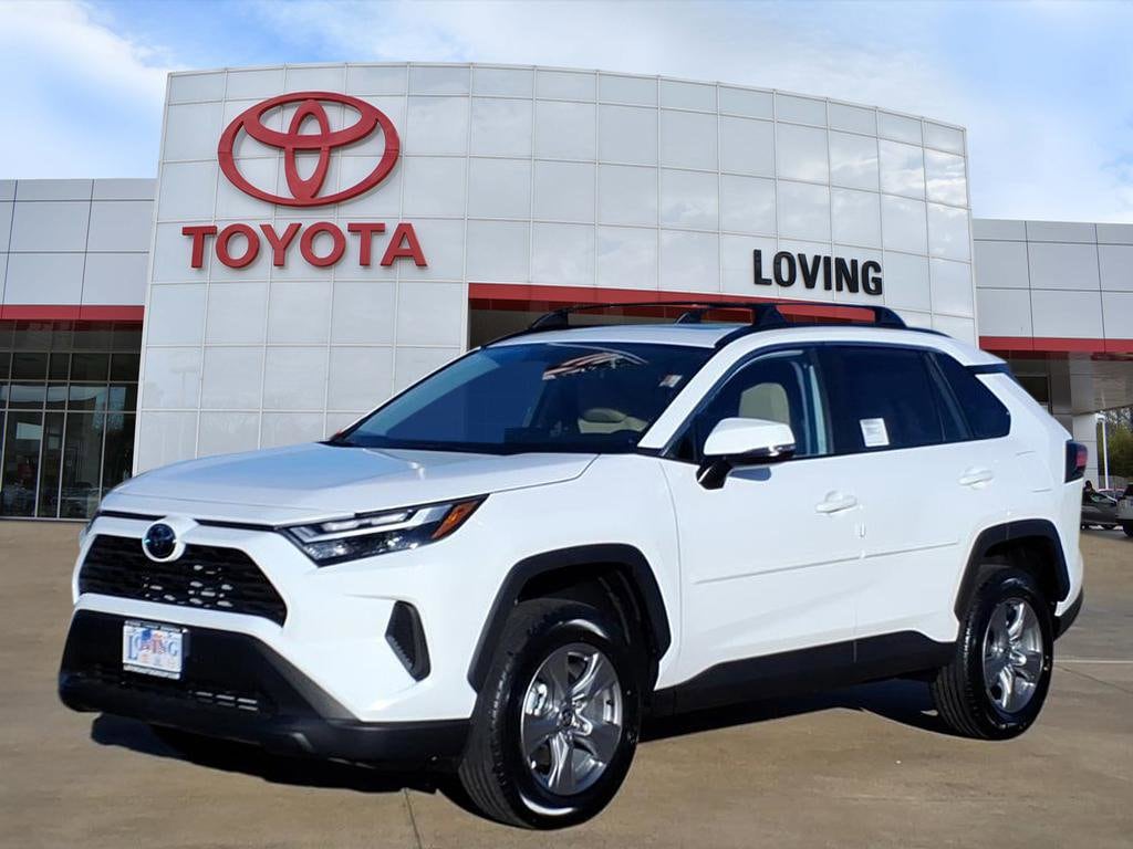 2025 Toyota RAV4 XLE's photo