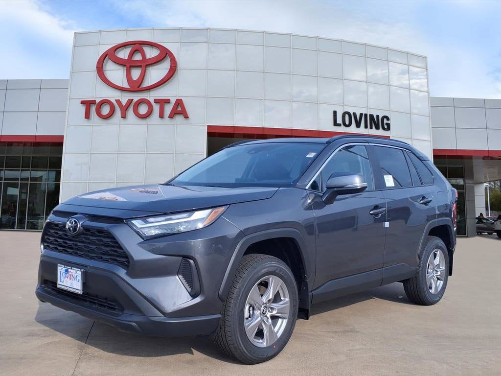 2025 Toyota RAV4 XLE's photo