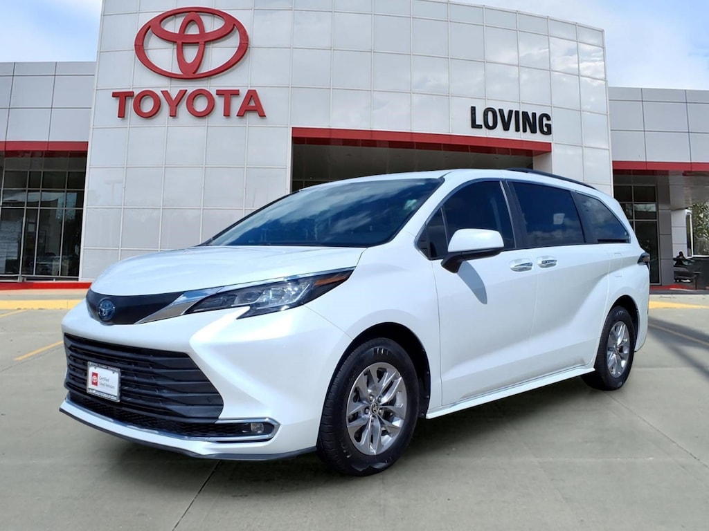 Certified 2022 Toyota Sienna XLE Van Passenger Van