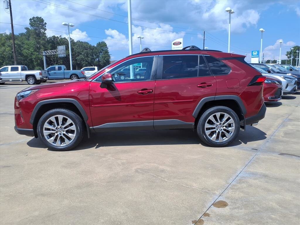 2022 Toyota RAV4 XLE Premium photo 2