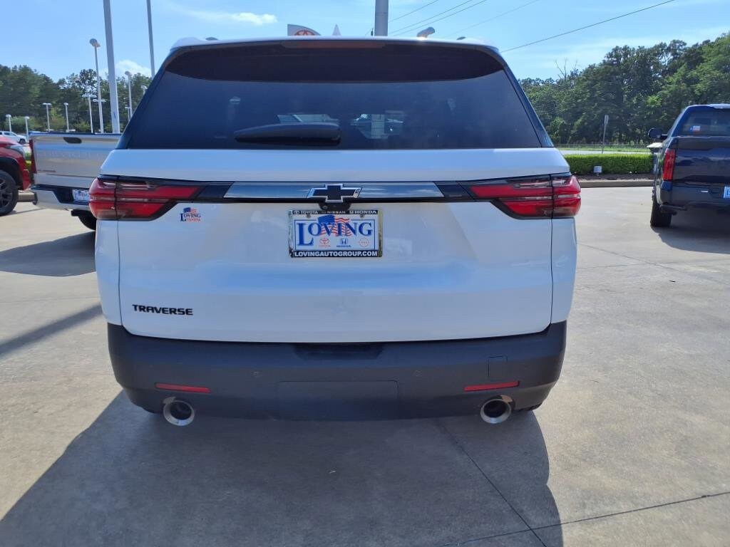 2022 Chevrolet Traverse RS photo 2