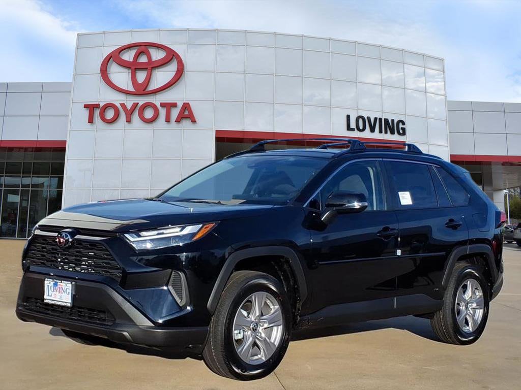 2025 Toyota RAV4 XLE's photo