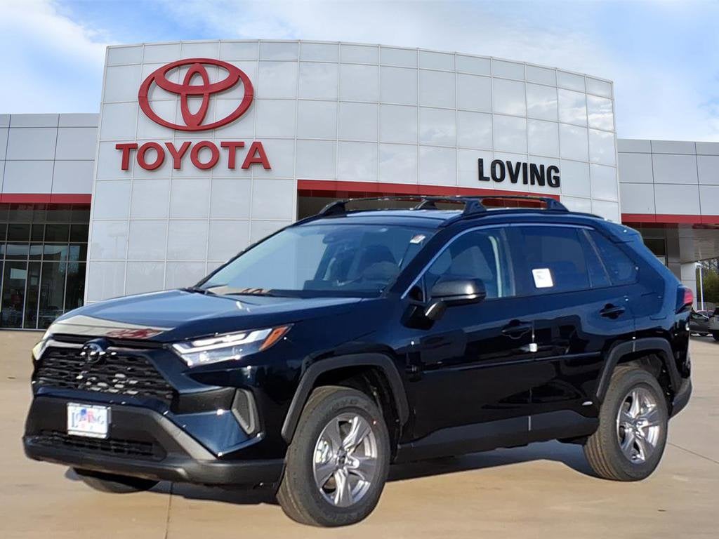 2025 Toyota RAV4 LE's photo