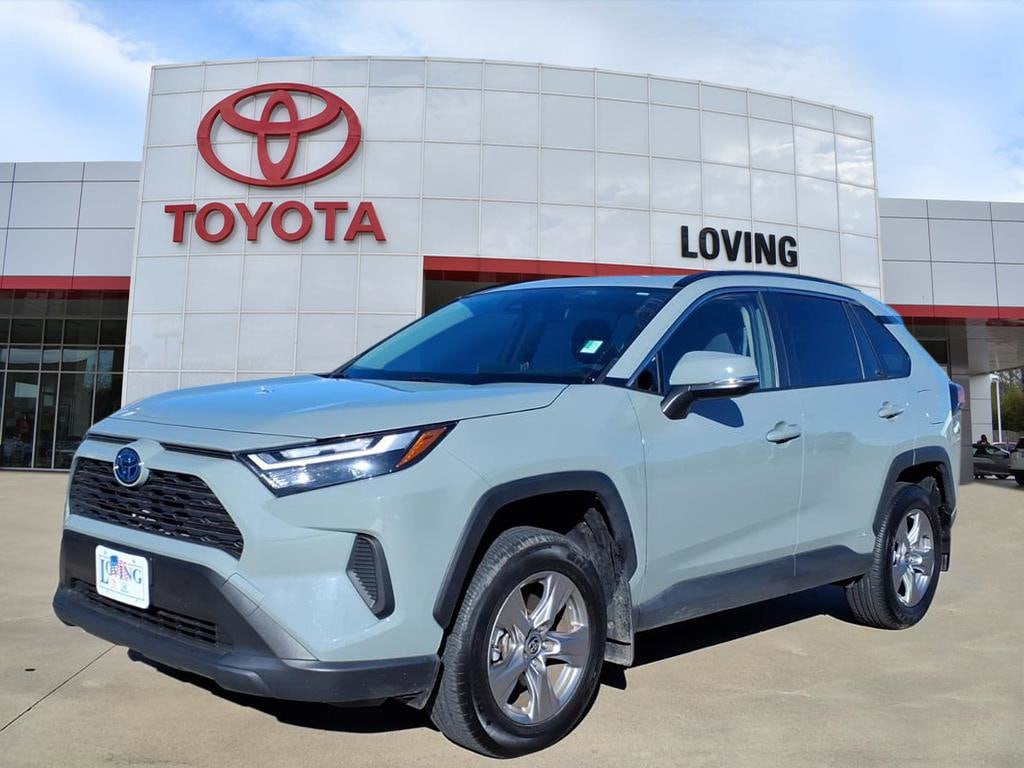 2023 Toyota RAV4 XLE's photo
