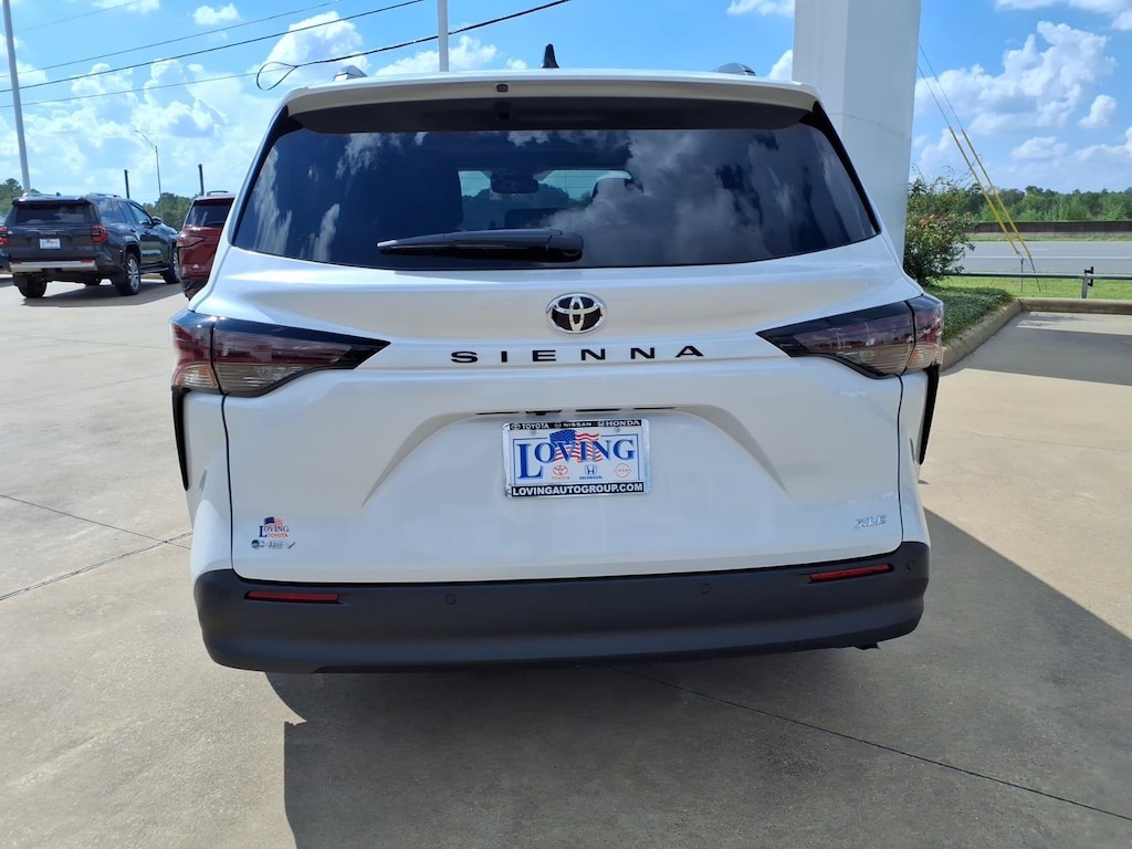 New 2026 Toyota Sienna XLE 8 PASSENGER