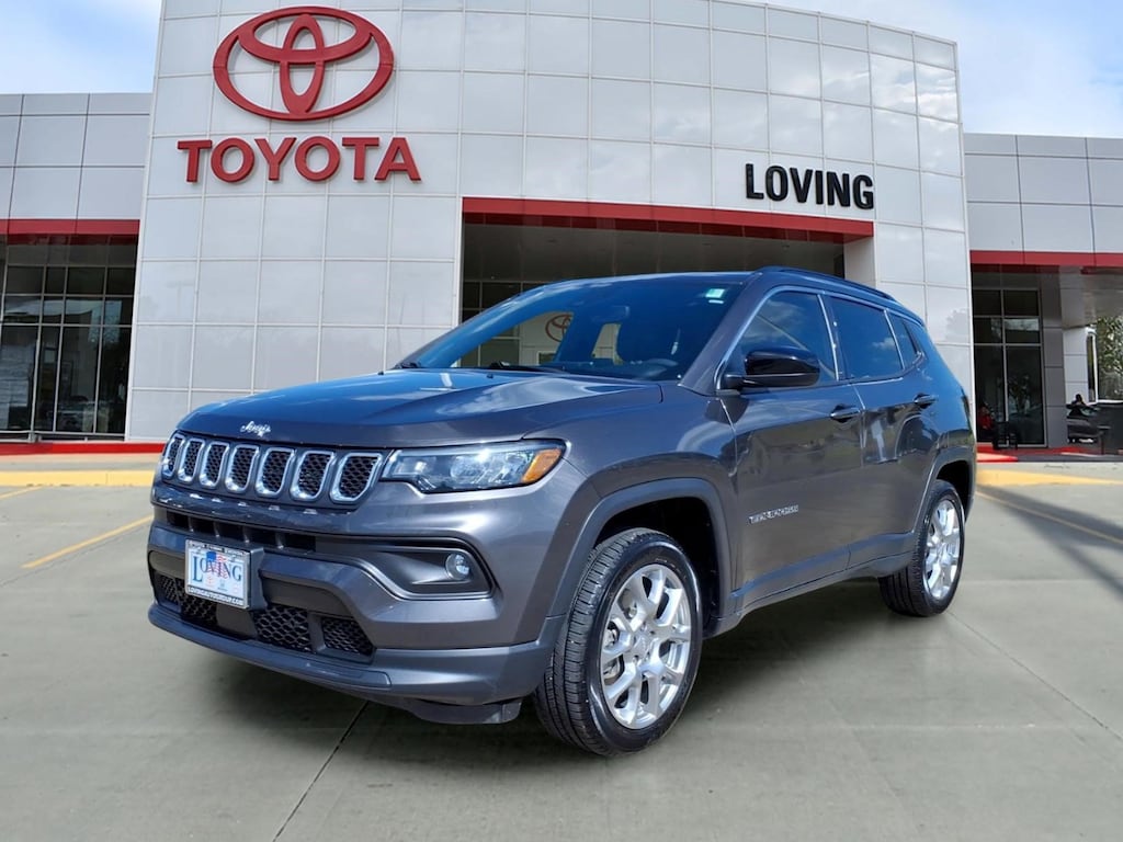 Used 2023 Jeep Compass LATITUDE LUX SUV