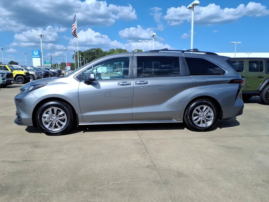 Certified 2026 Toyota Sienna XLE AUTONO-MAAS Van Passenger Van
