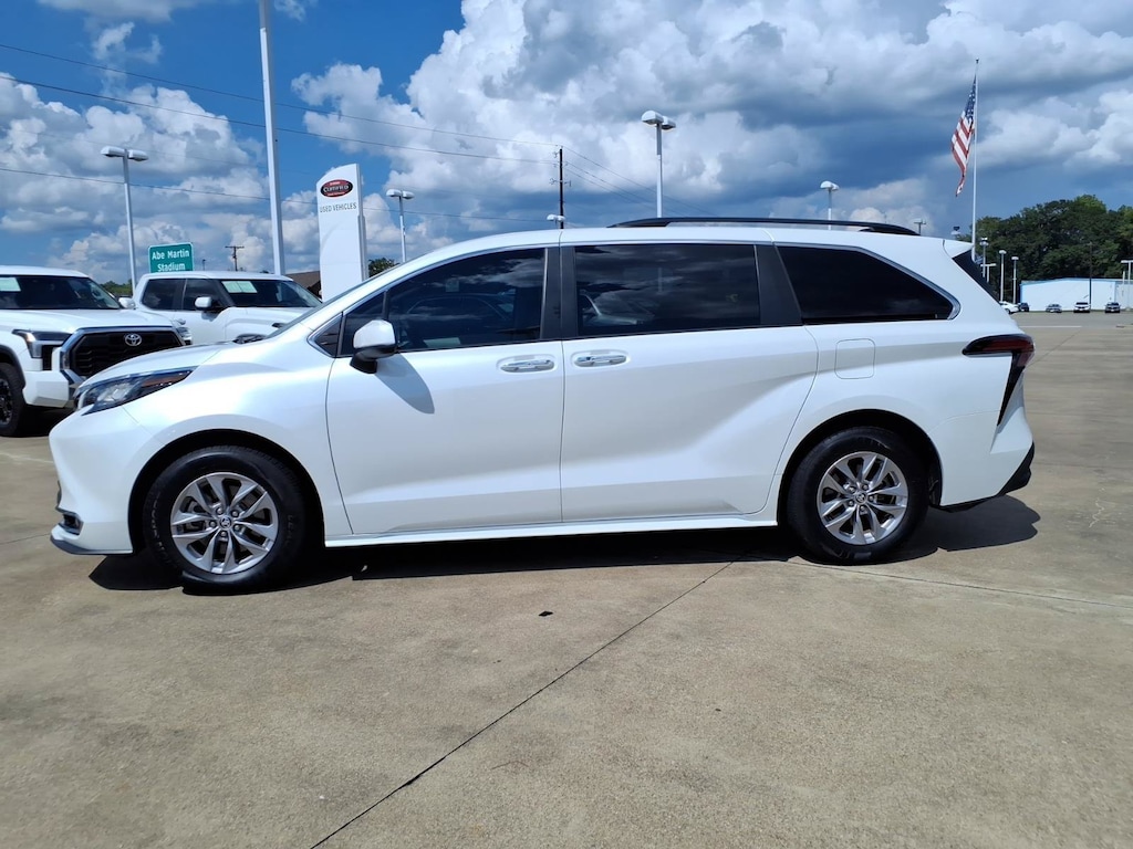Certified 2022 Toyota Sienna XLE Van Passenger Van