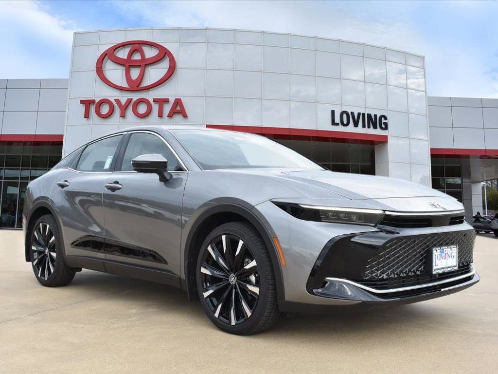 2023 Toyota Crown Platinum's photo