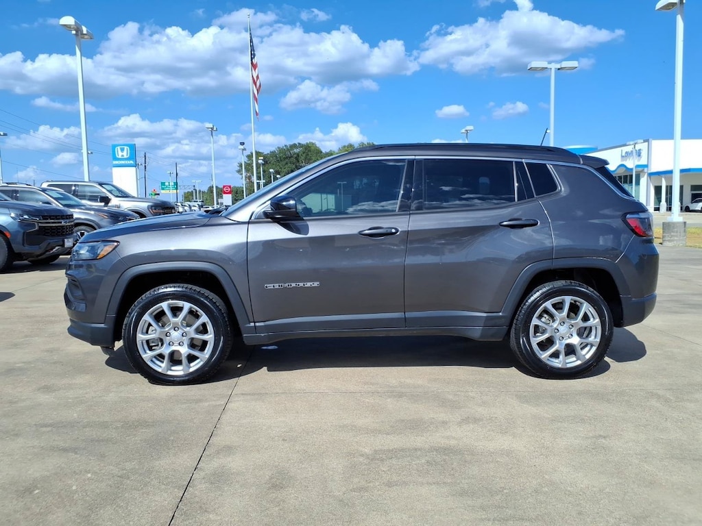 Used 2023 Jeep Compass LATITUDE LUX SUV
