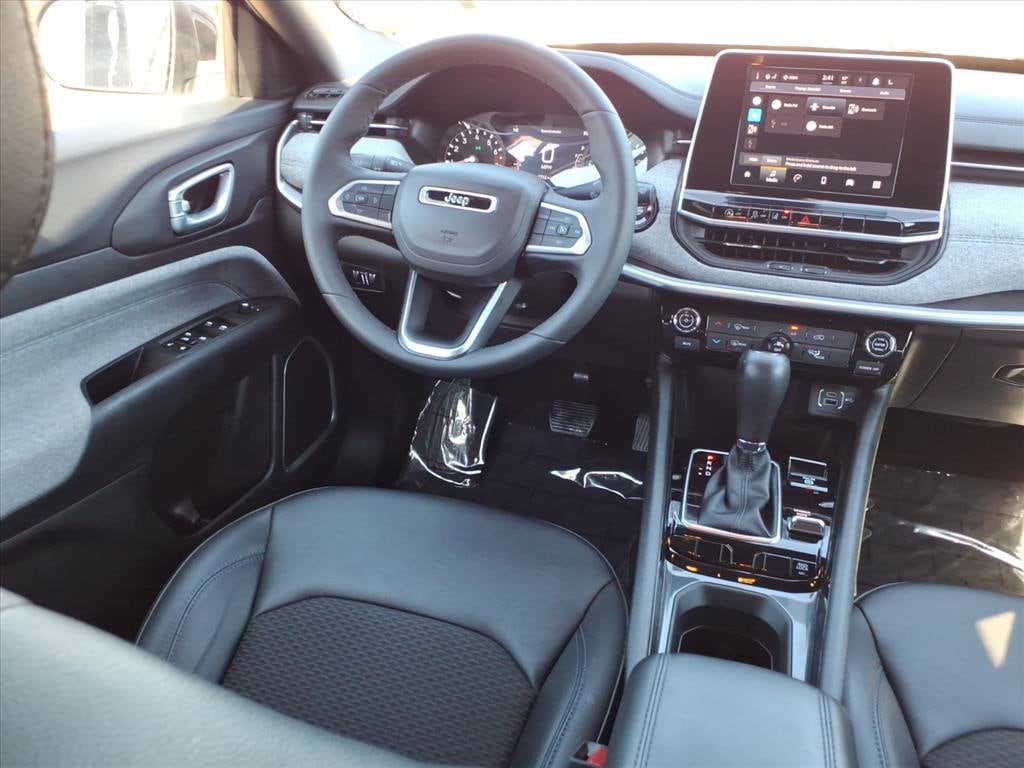 Used 2025 Jeep Compass LATITUDE SUV