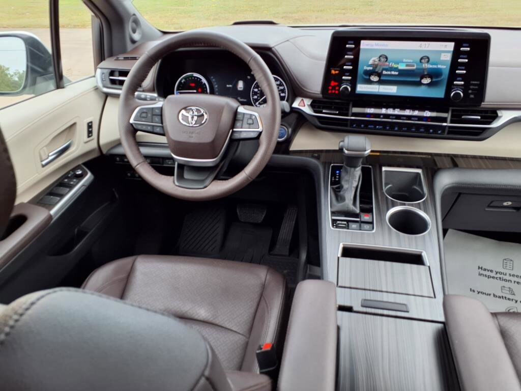 2023 Toyota Sienna Platinum photo 4