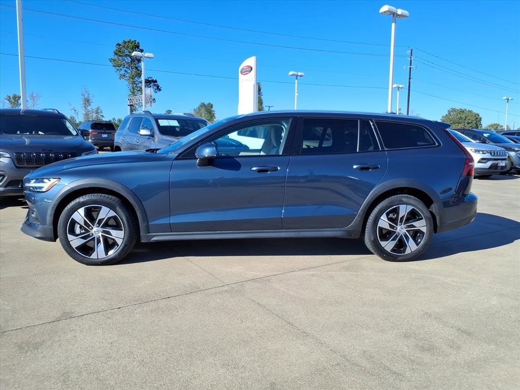 Used 2023 Volvo V60 Cross Country PLUS Wagon