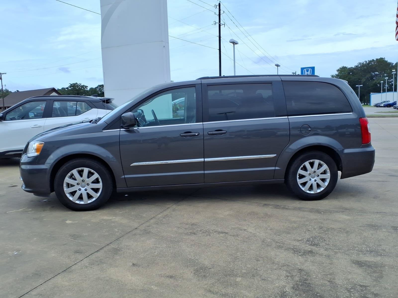 Used 2016 Chrysler Town & Country Touring with VIN 2C4RC1BG7GR280675 for sale in Lufkin, TX