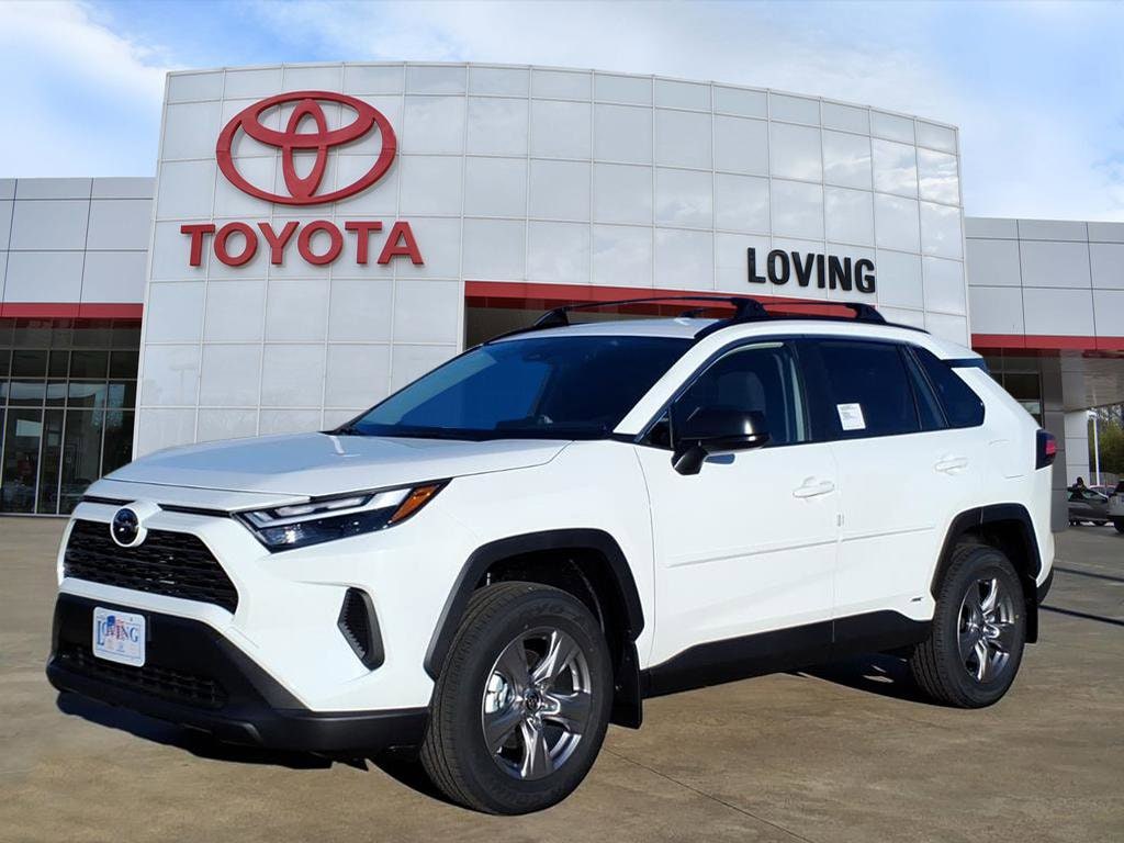 2025 Toyota RAV4 LE's photo