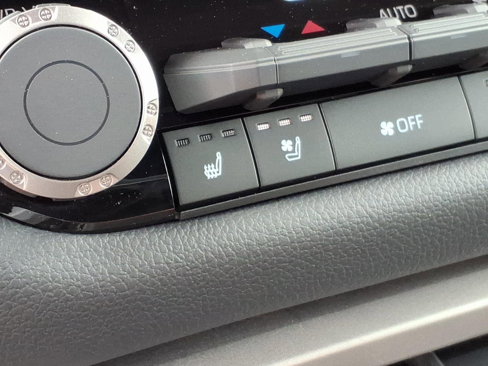 2026 Toyota Tundra Limited - Photo 9