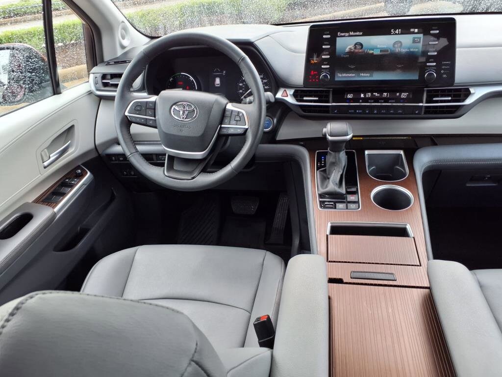2024 Toyota Sienna XLE photo 4