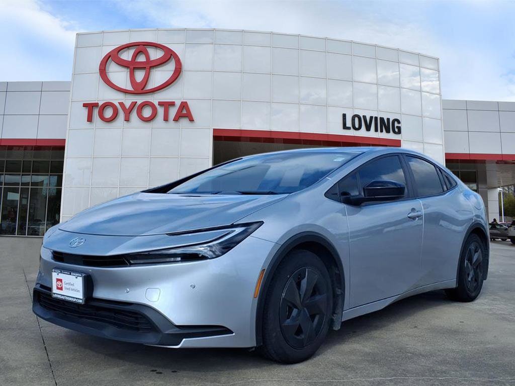 2024 Toyota Prius LE's photo