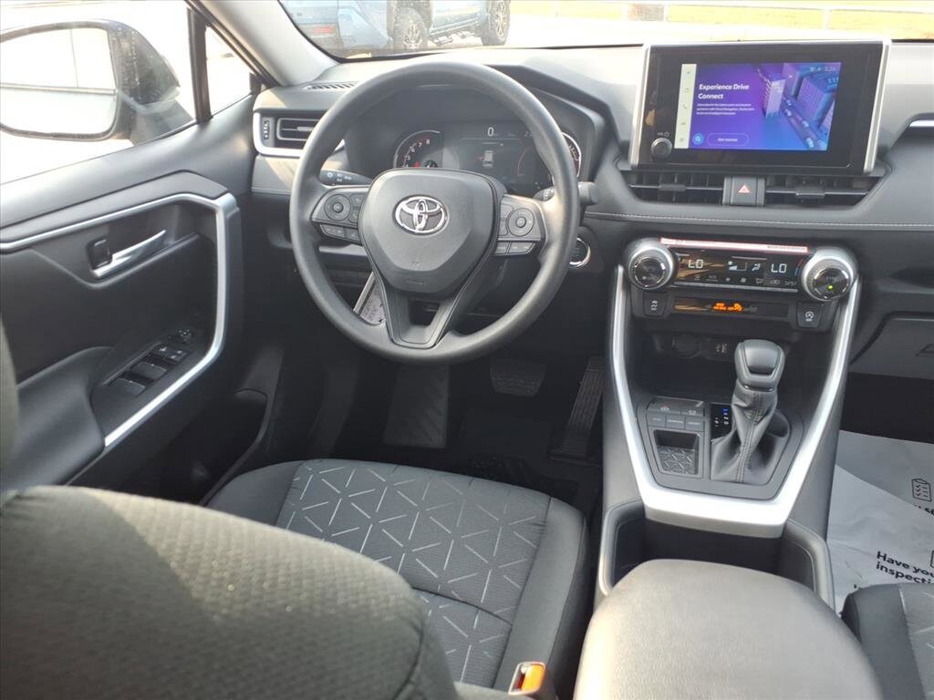 2025 Toyota RAV4 XLE photo 3