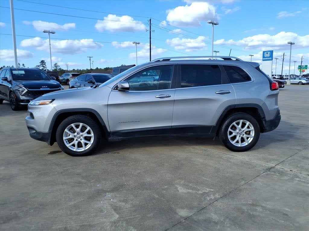 Used 2017 Jeep Cherokee Latitude with VIN 1C4PJLCB5HD219163 for sale in Lufkin, TX