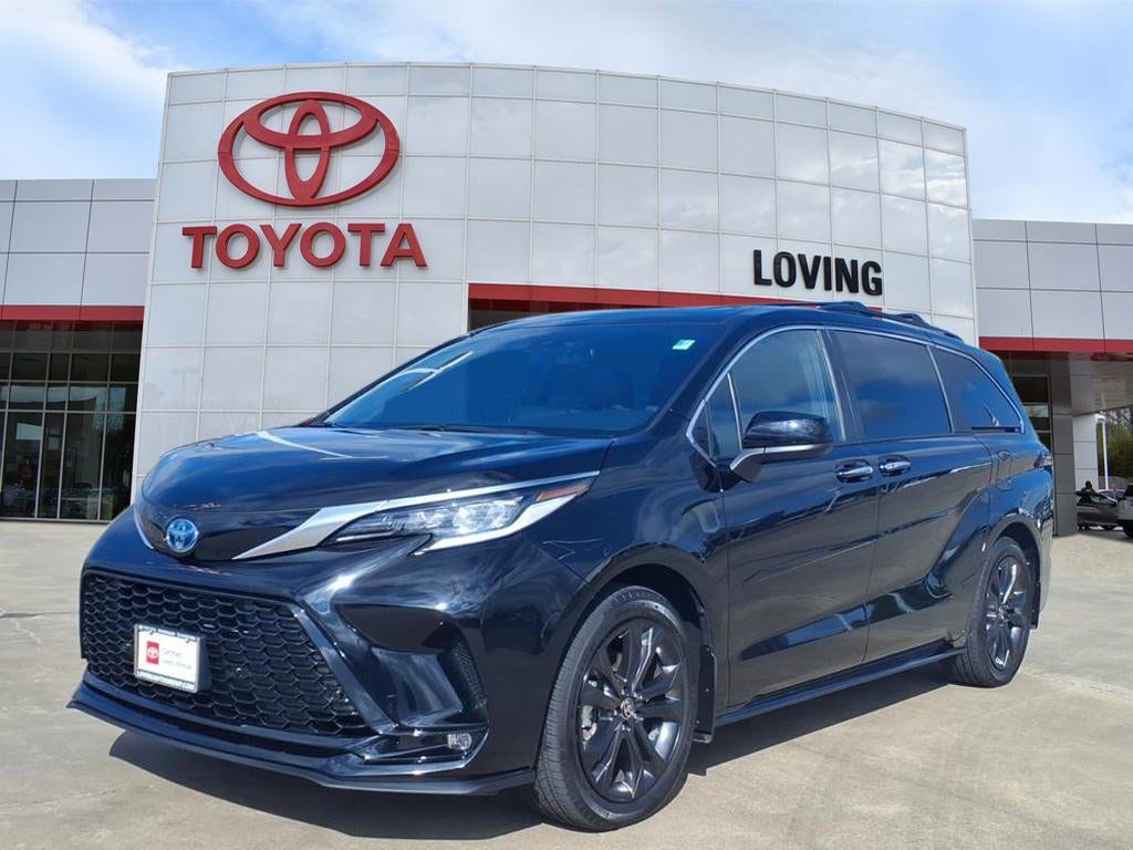 2024 Toyota Sienna XSE's photo