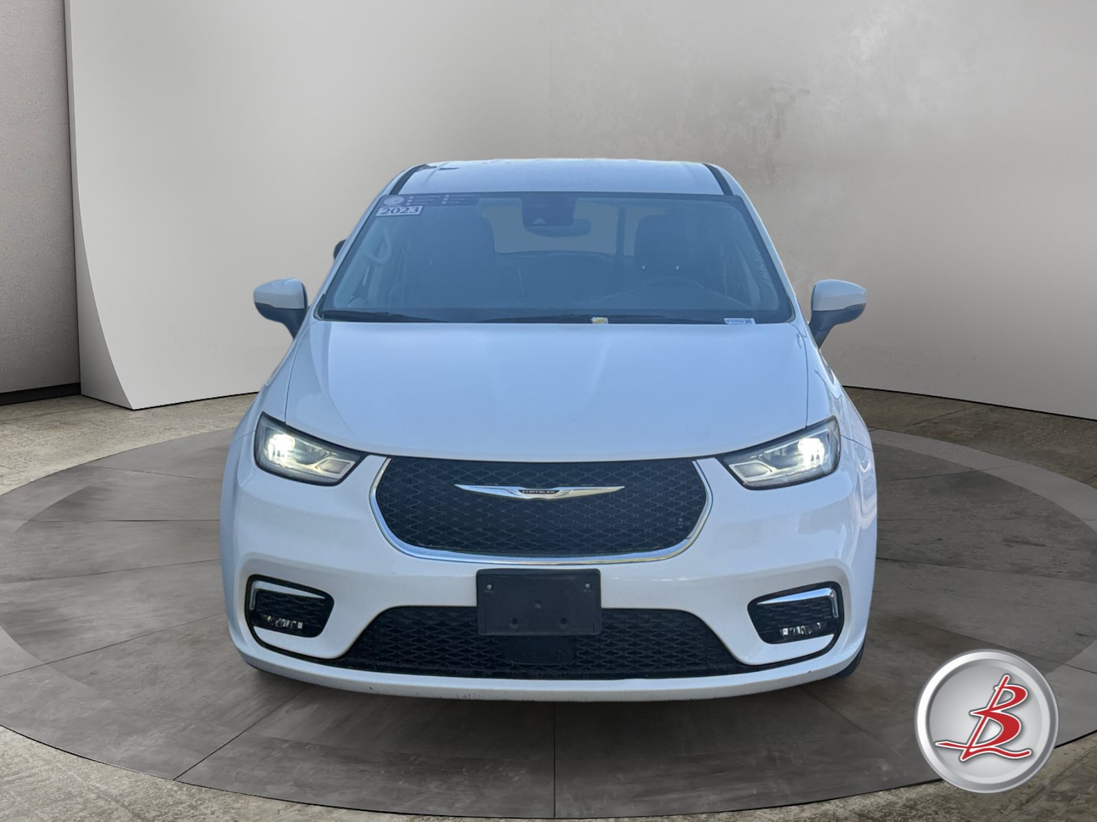 Used 2023 Chrysler Pacifica Touring L Van Passenger Van