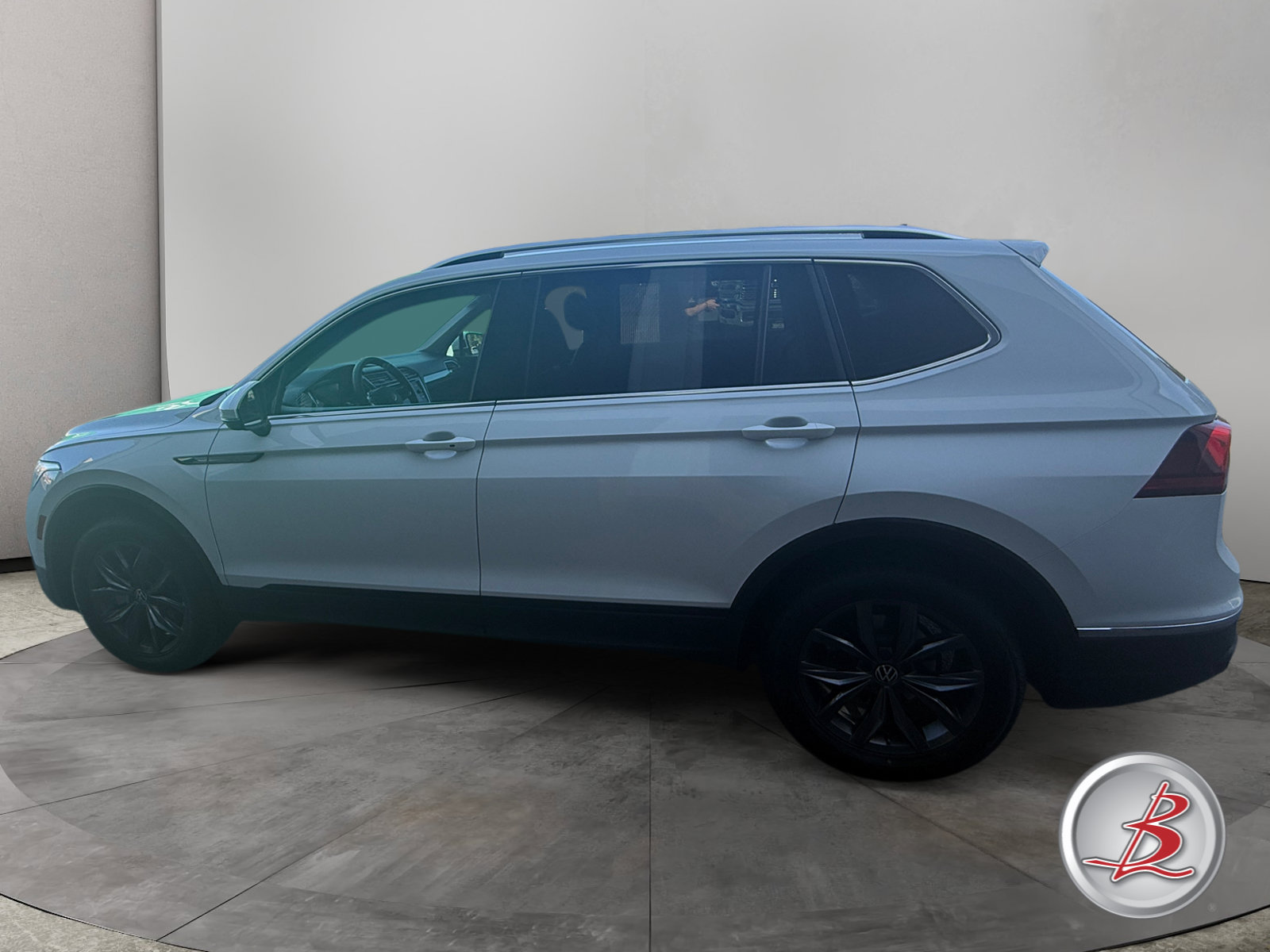 Used 2024 Volkswagen Tiguan 2.0T SE SUV