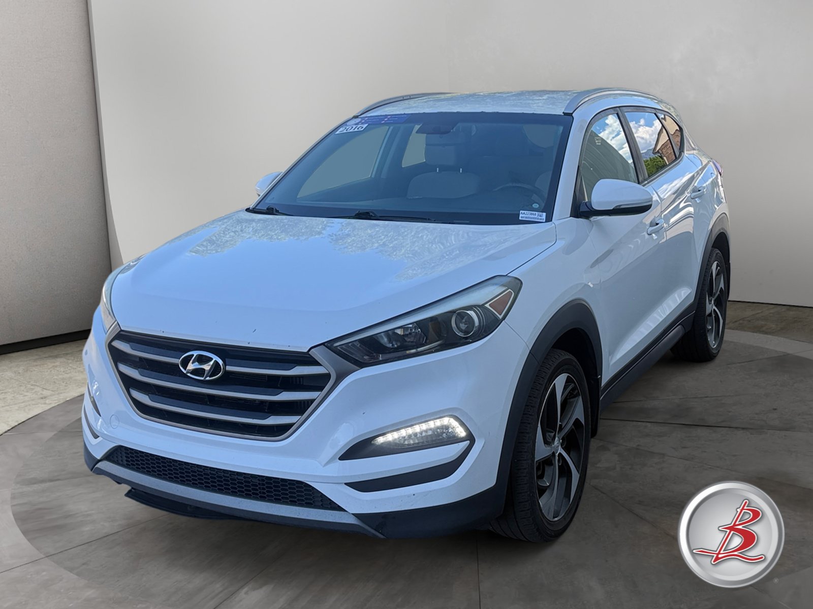 Used 2016 Hyundai Tucson Sport w/Beige Interior SUV