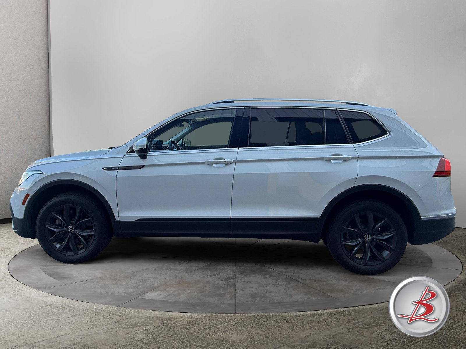 Used 2024 Volkswagen Tiguan 2.0T SE SUV