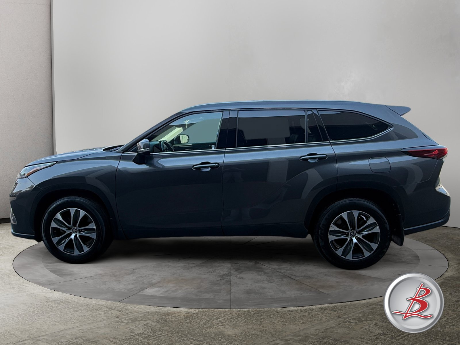 Used 2022 Toyota Highlander XLE SUV