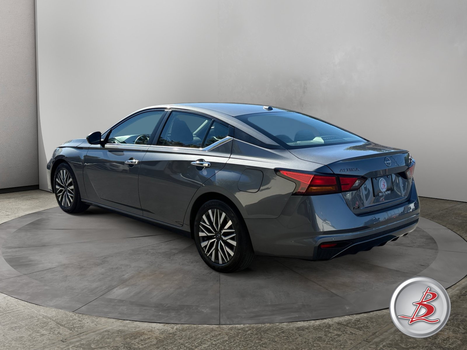 Used 2024 Nissan Altima 2.5 SV Sedan