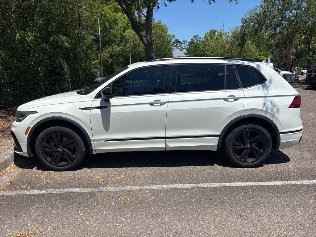 2024 Volkswagen Tiguan 2.0T SE R-Line Black's photo
