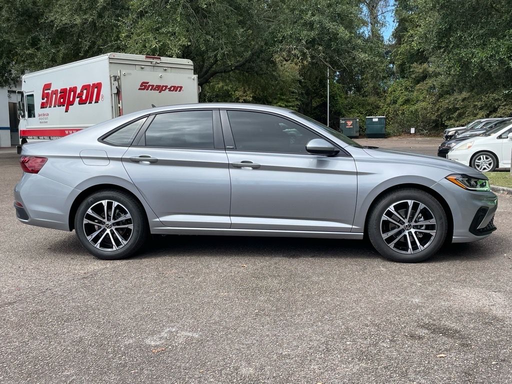 2026 Volkswagen Jetta Sport - Photo 2