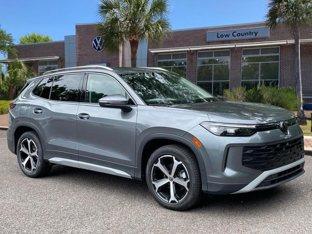 2026 Volkswagen Tiguan 2.0T SE's photo