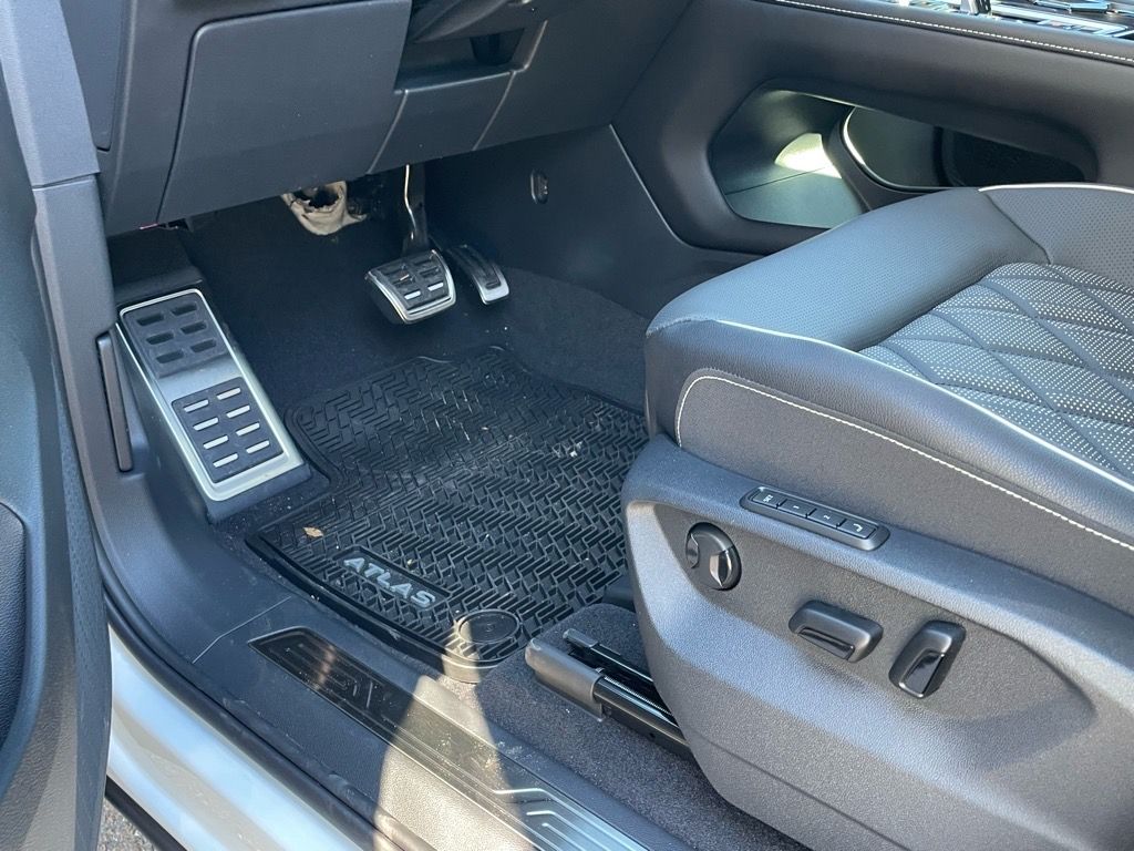 2026 Volkswagen Atlas SEL Premium R-Line - Photo 16