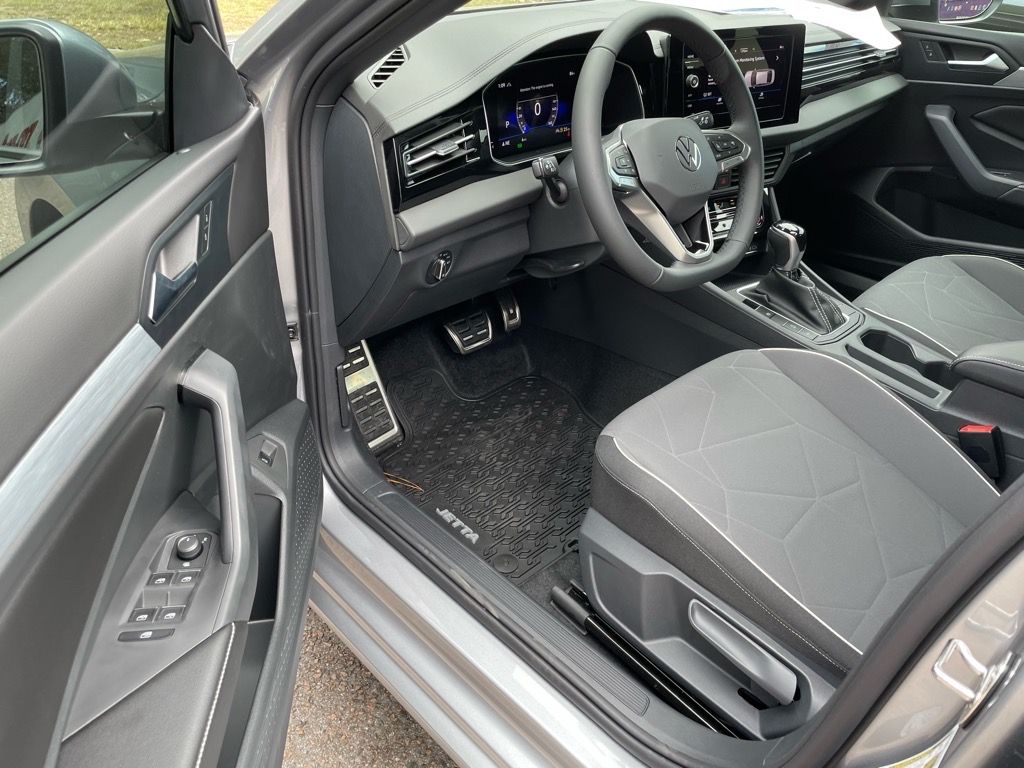 2026 Volkswagen Jetta Sport - Photo 4