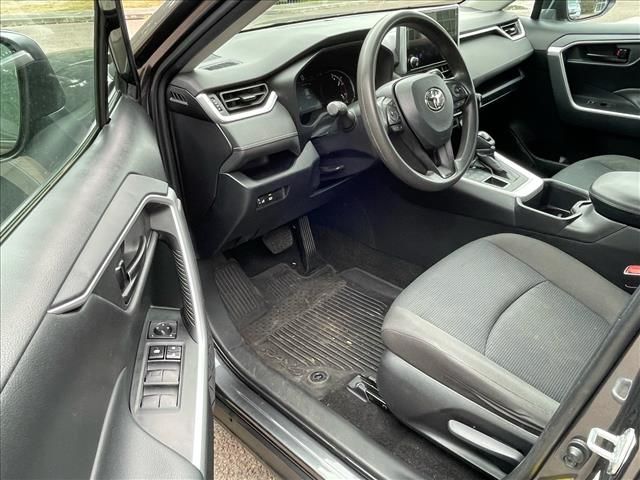 2023 Toyota RAV4 LE - Photo 6