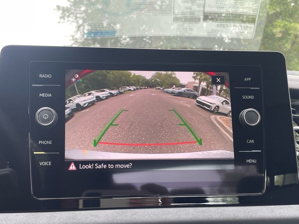 2025 Volkswagen Jetta SE - Photo 13