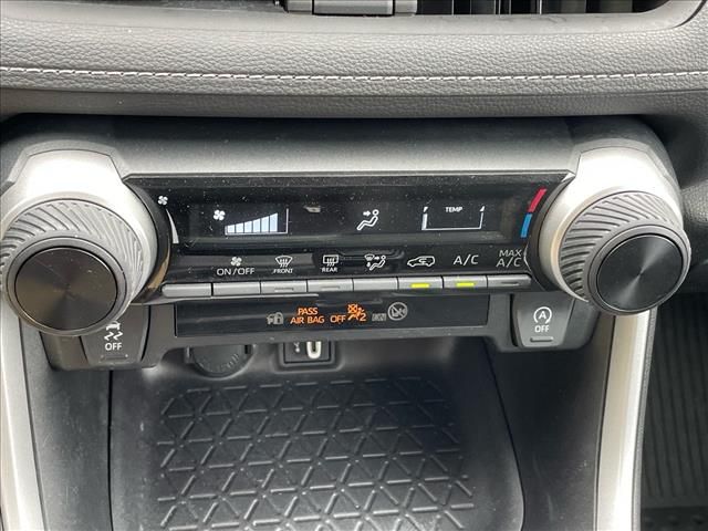 2023 Toyota RAV4 LE - Photo 12